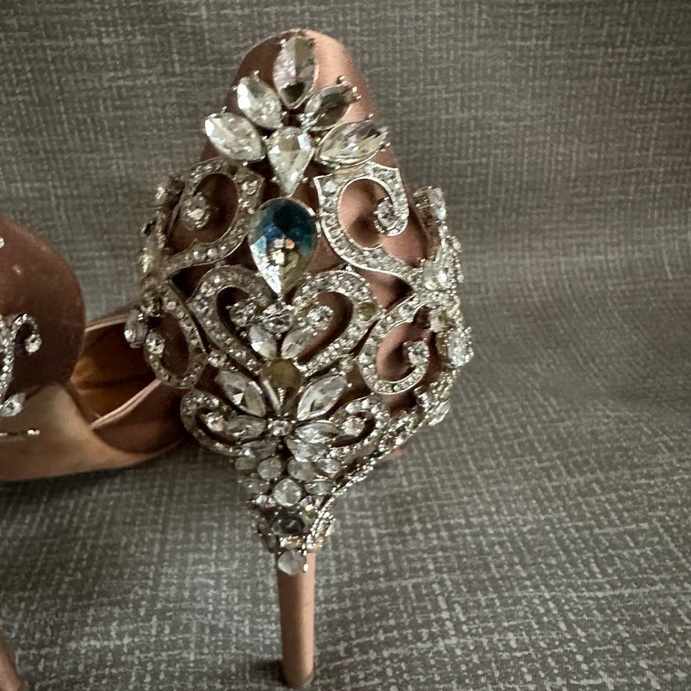 Badgley Mischka Embellished D’Orsay Pointed Toe Pump Satin Heels Rose Gold Sz 9 - Picture 8 of 15